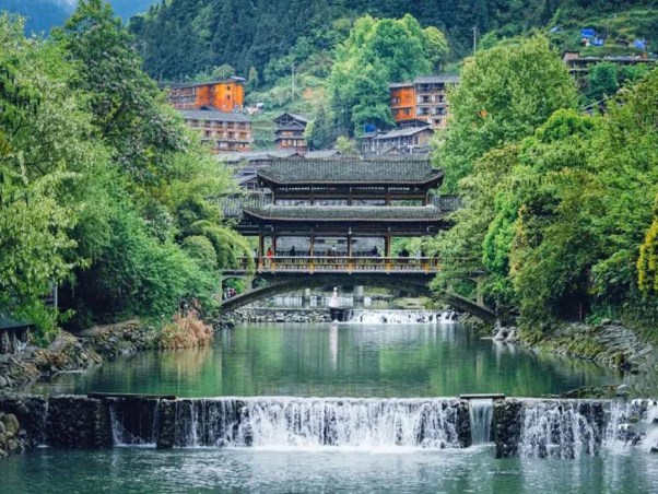 西江苗寨風(fēng)雨橋